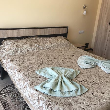 Gostynnyi Dvir Cottage Ternopil Exterior foto