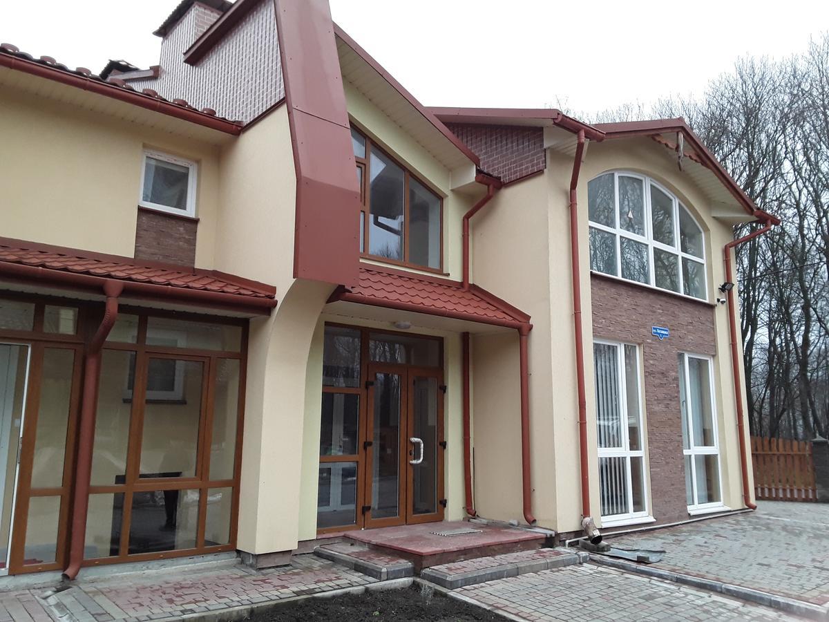 Gostynnyi Dvir Cottage Ternopil Exterior foto