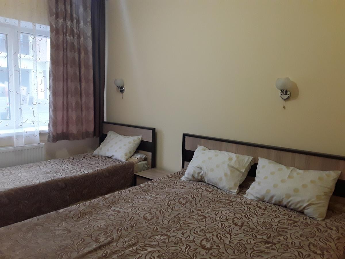 Gostynnyi Dvir Cottage Ternopil Exterior foto