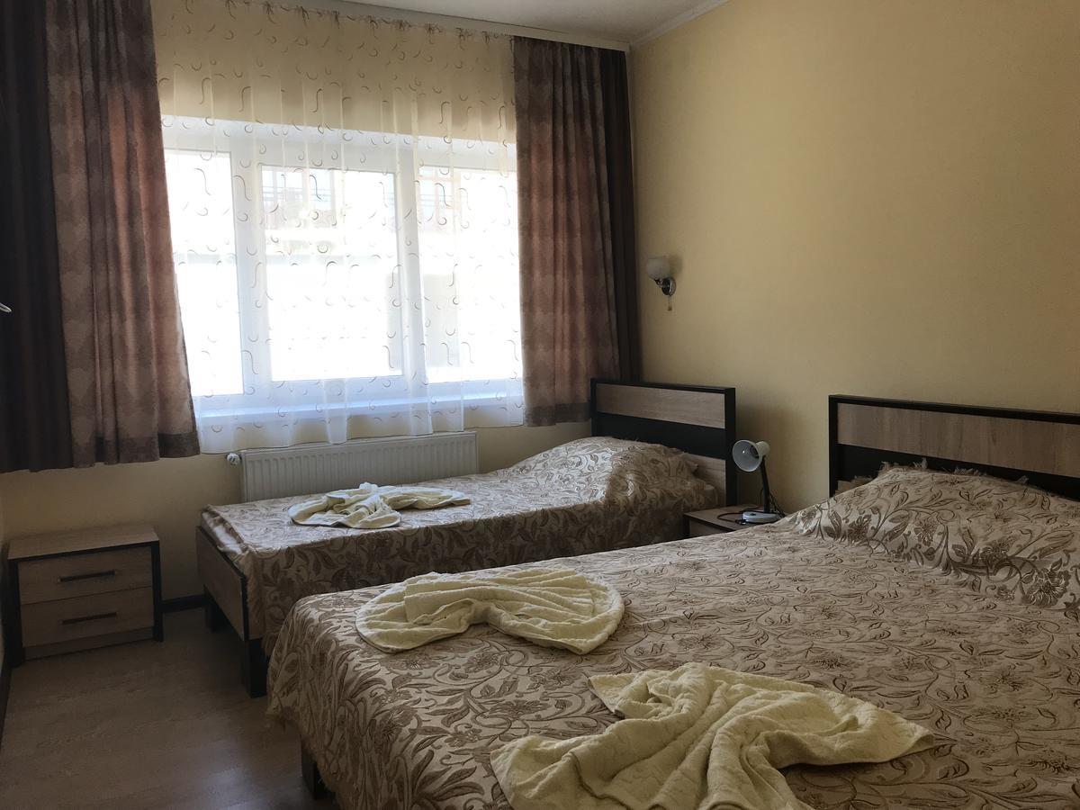 Gostynnyi Dvir Cottage Ternopil Exterior foto
