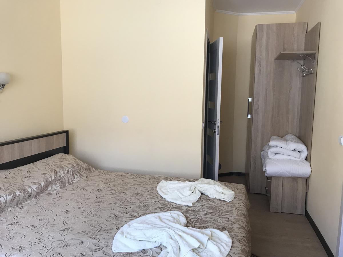 Gostynnyi Dvir Cottage Ternopil Exterior foto