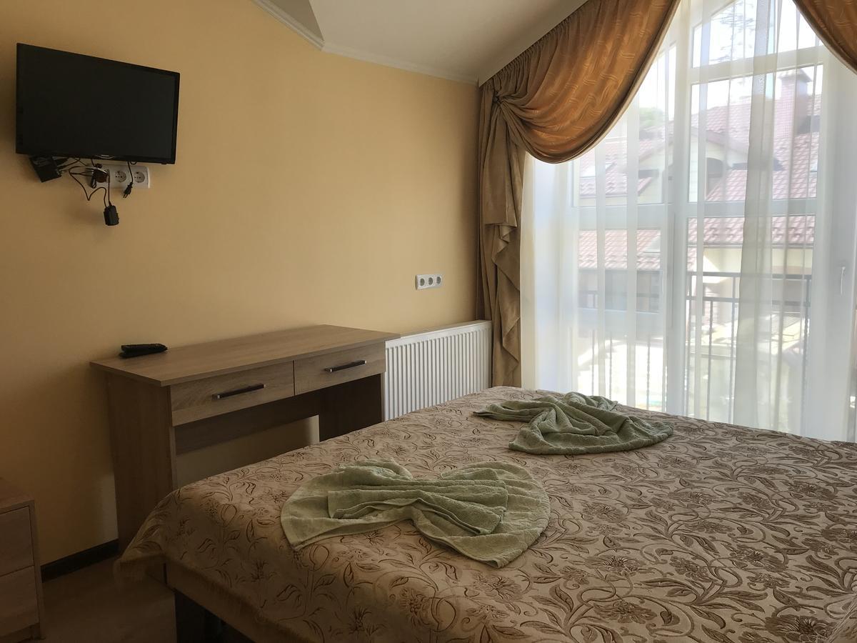 Gostynnyi Dvir Cottage Ternopil Exterior foto
